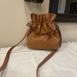 No Boundaries Light Brown Tan Bucket Crossbody Handbag Purse Bag NWT
